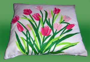 Cuscino con applicazioni in pannolenci "Tulipani"